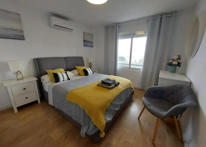 Beautiful Sea Views Cozy Apartment 350 M From Beach